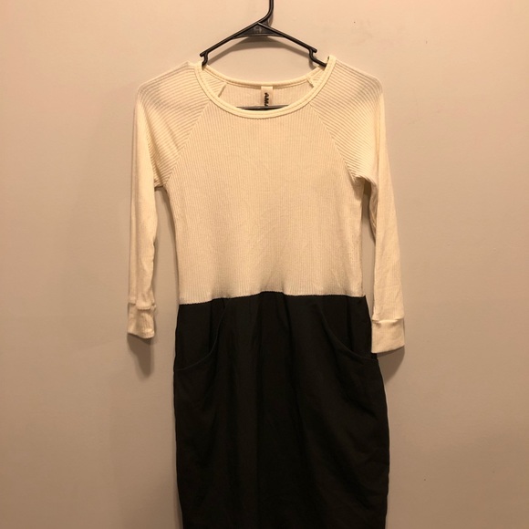 AMADI Dress - Picture 1 of 7